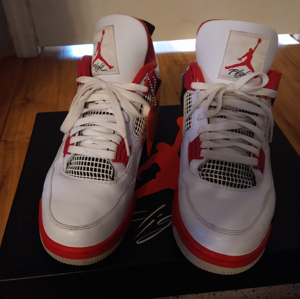 Air Jordan fire red 4's 2021